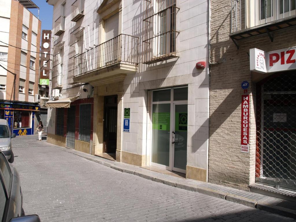 Hotel Al-Yussana Lucena Bagian luar foto