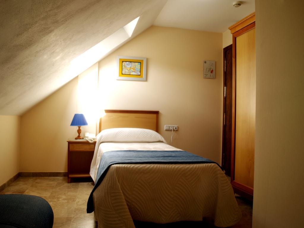 Hotel Al-Yussana Lucena Bagian luar foto