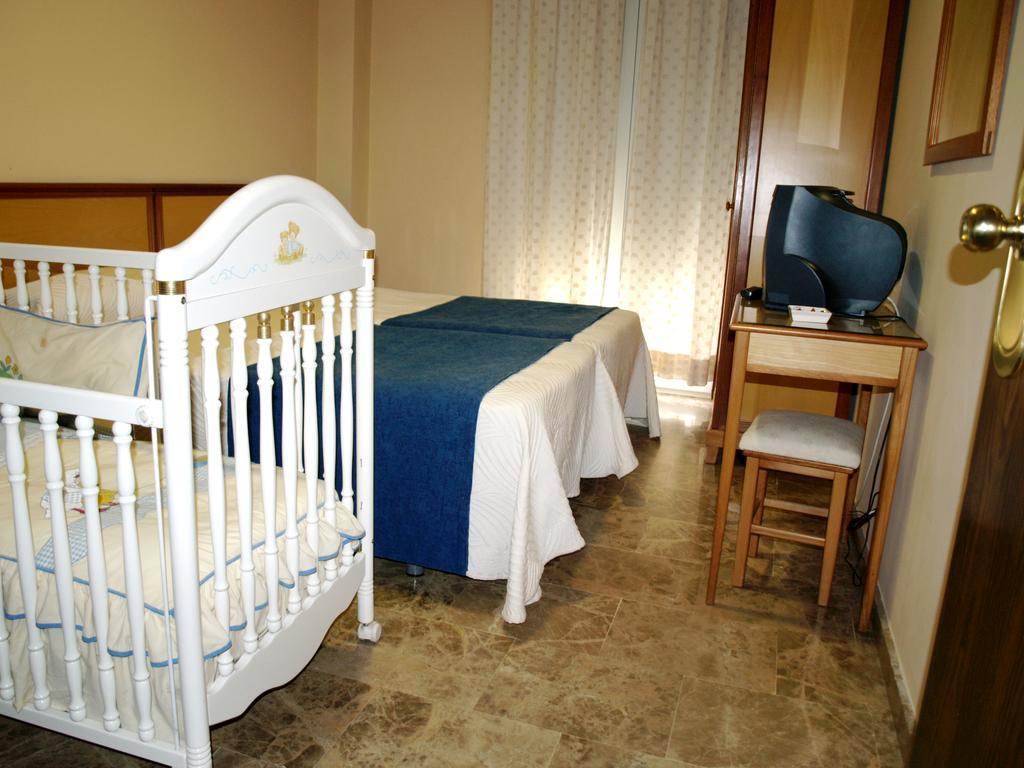 Hotel Al-Yussana Lucena Bagian luar foto