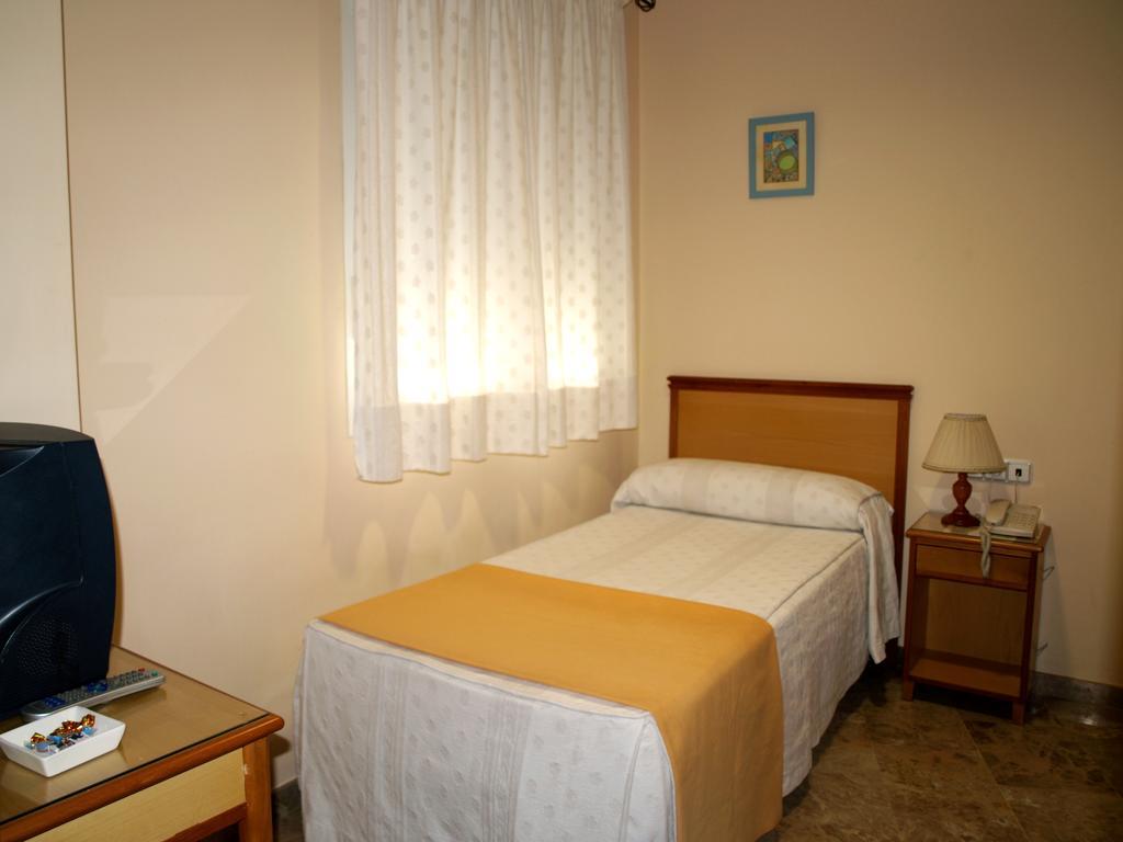 Hotel Al-Yussana Lucena Bagian luar foto