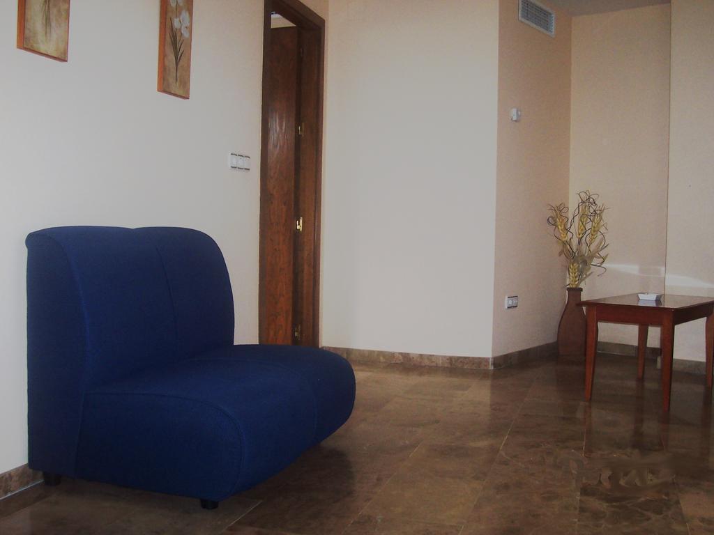 Hotel Al-Yussana Lucena Bagian luar foto