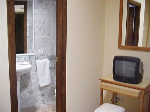Hotel Al-Yussana Lucena Bagian luar foto