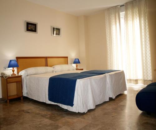 Hotel Al-Yussana Lucena Bagian luar foto