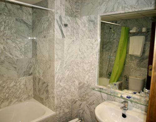 Hotel Al-Yussana Lucena Bagian luar foto