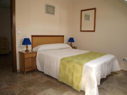 Hotel Al-Yussana Lucena Bagian luar foto