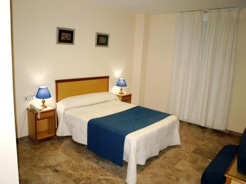 Hotel Al-Yussana Lucena Bagian luar foto